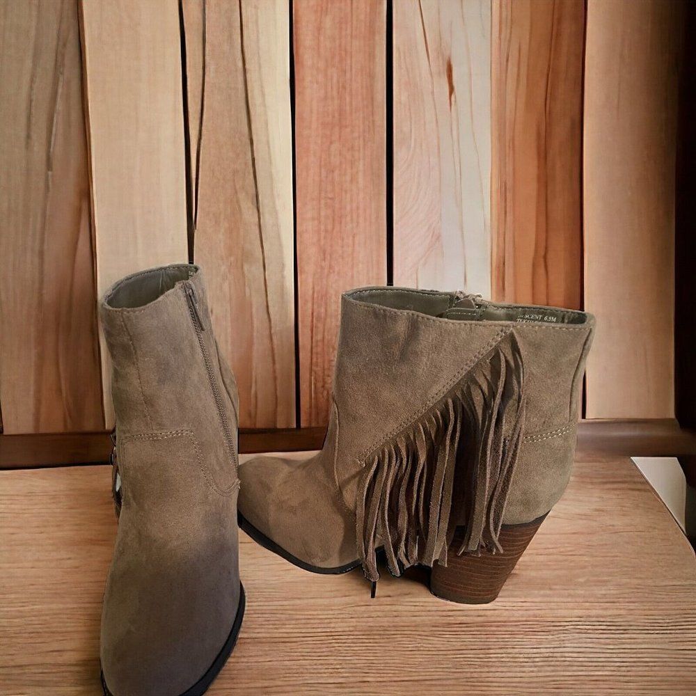NEW WOMENS MADDEN GIRL DESCENT TAUPE ANKLE BOOTS WITH FRINGE 6.5